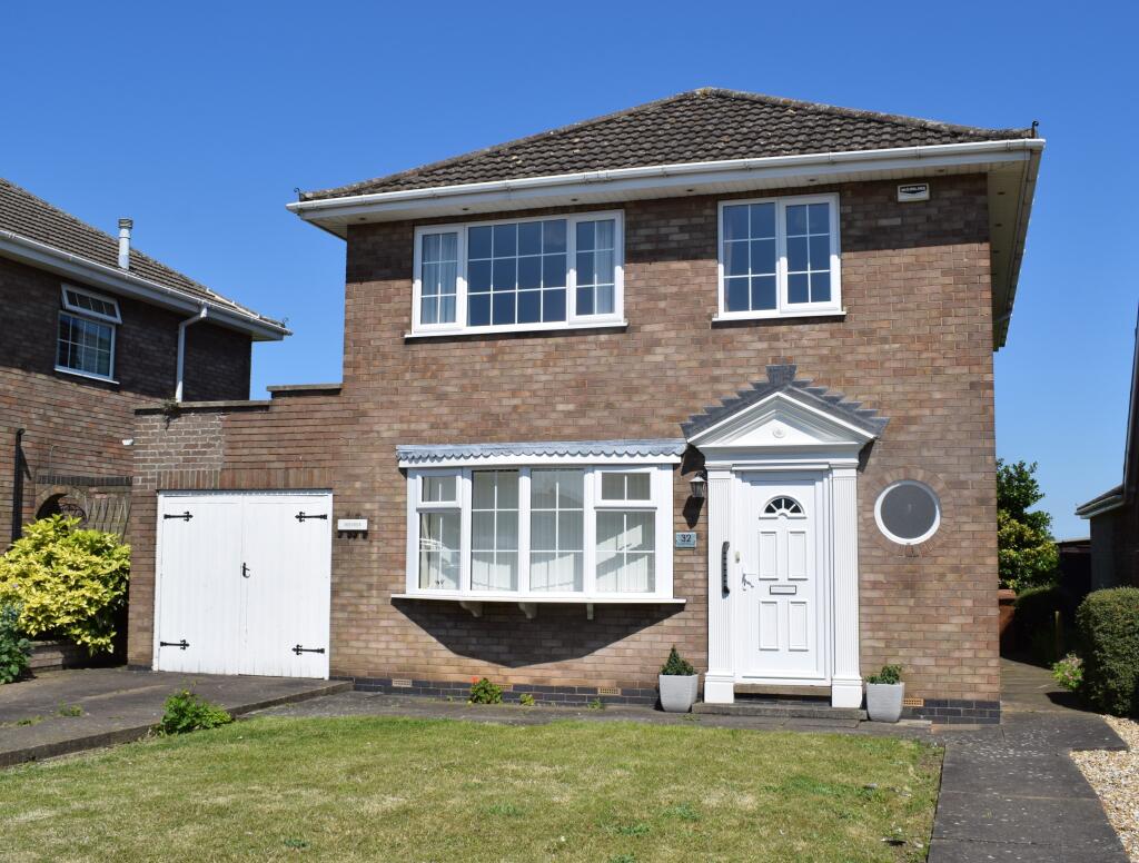 3 bedroom detached house for sale in Churchill Avenue, Brigg, DN20