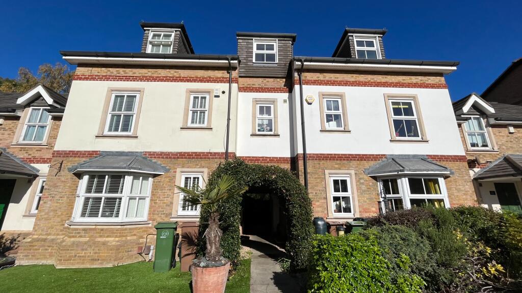 3 bedroom town house for rent in Church Paddock Court, Wallington, SM6