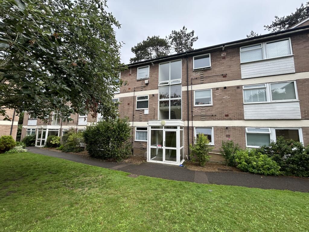 Main image of property: Flat 10, Pine Lodge, Tonbridge Road, Maidstone, Kent ME16 8TA