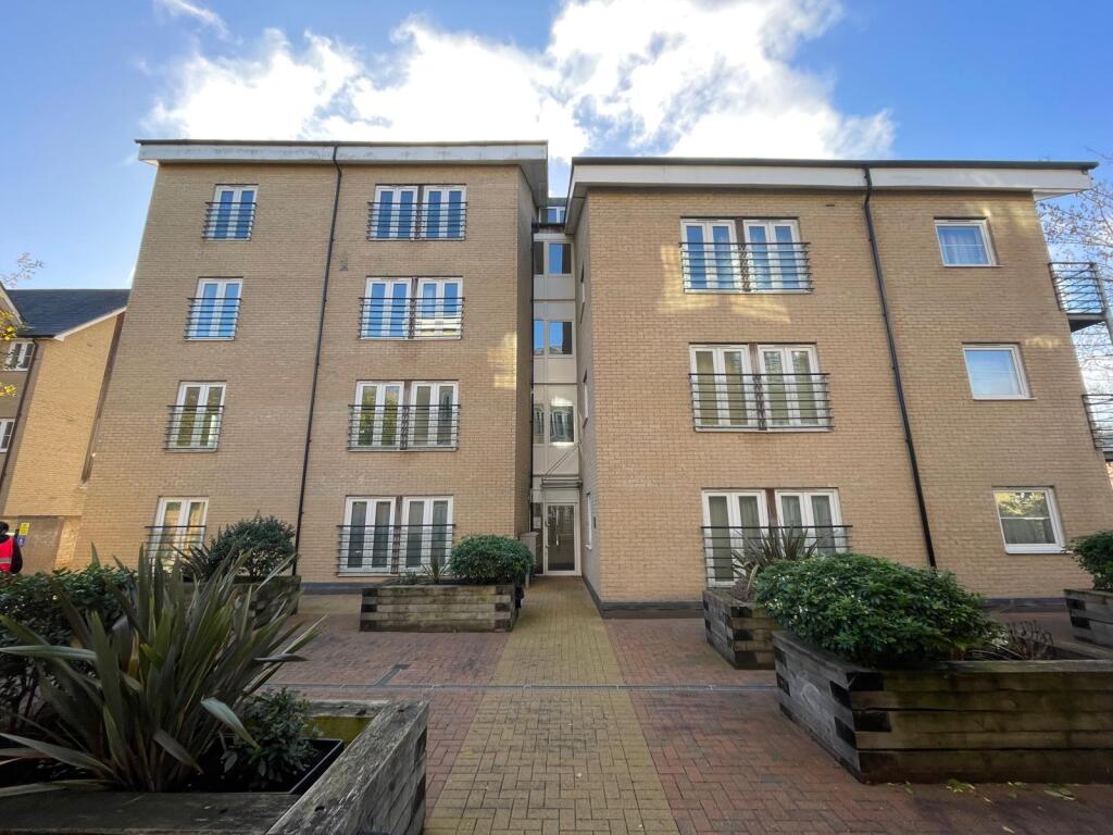 Main image of property: 15 St. Stephens Court, Silver Street, Stansted, Essex CM24 8GA
