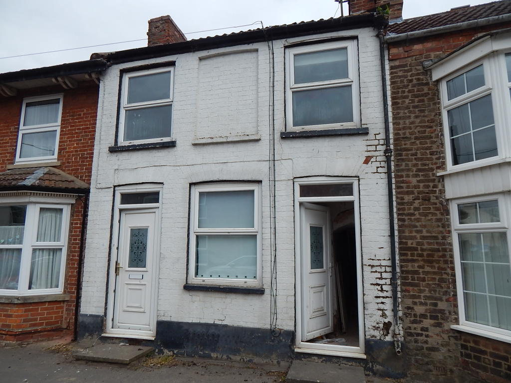 2 bedroom terraced house for sale in 15 Church Street, Spalding, PE11
