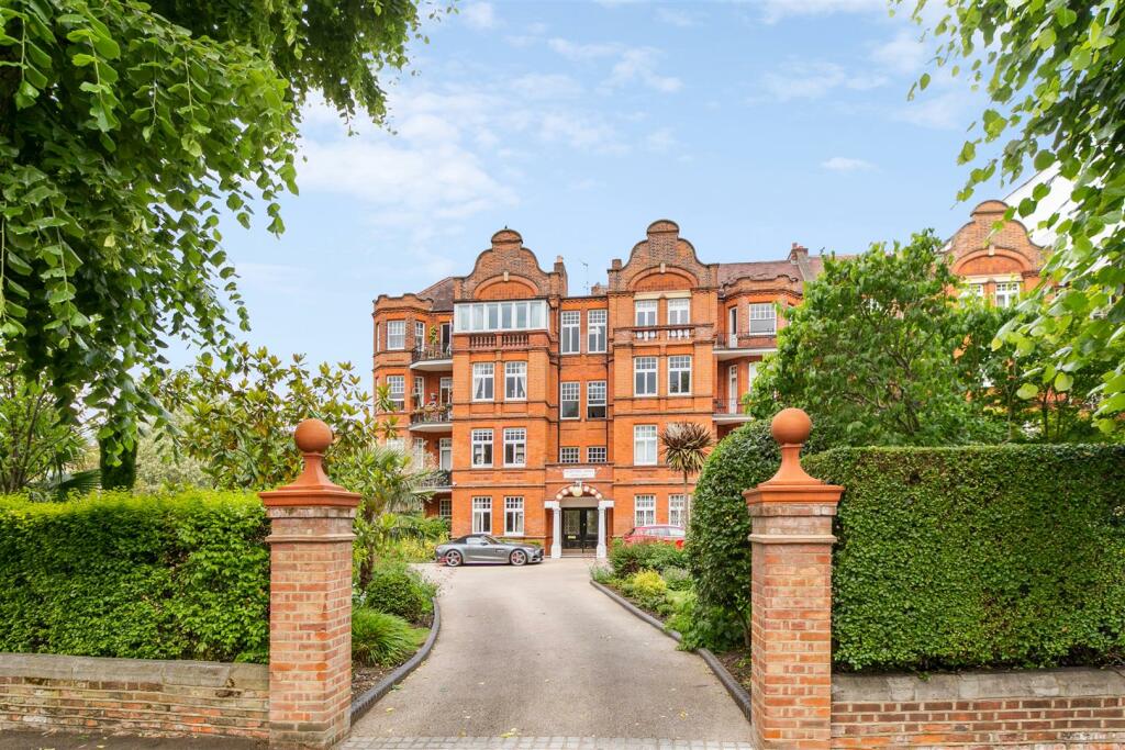 3 bedroom apartment for sale in Bedford Park Mansions, London, W4