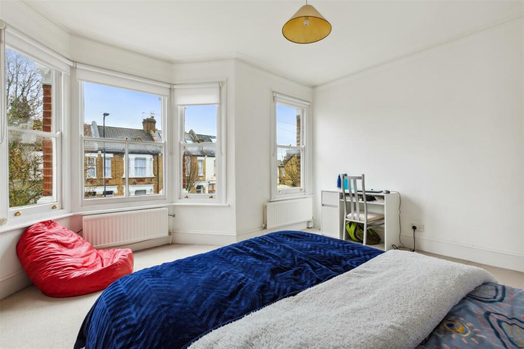 2 bedroom flat for rent in Chiswick, W4