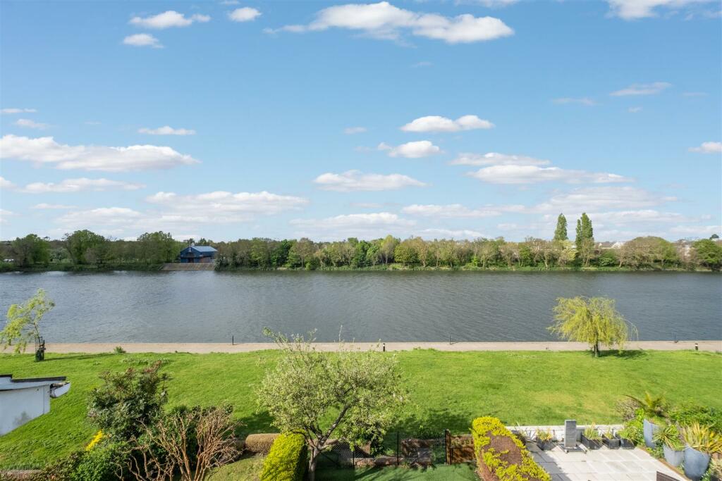 5 bedroom town house for sale in Chiswick Quay, London, W4