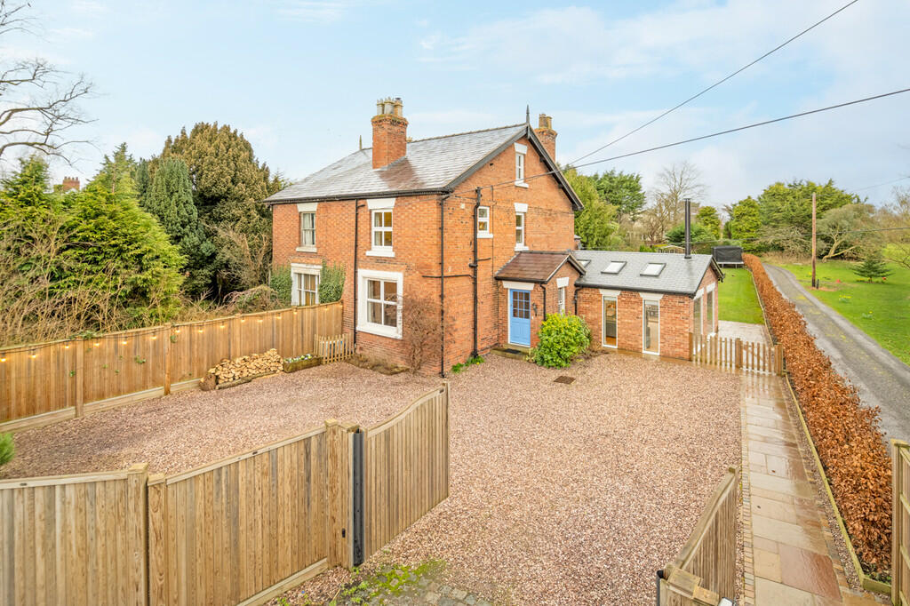 4 bedroom semidetached house for sale in Whitchurch Road, Rowton