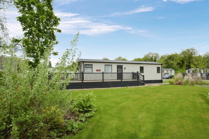 2 bedroom detached house for sale in Broadway Drive, Cotswold Hoburne ...