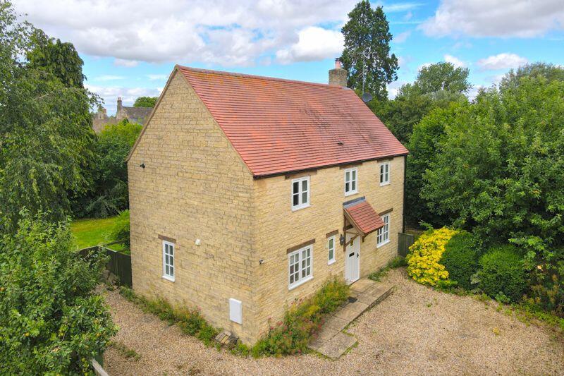 3 bedroom detached house for sale in Abingdon Court Lane, Cricklade