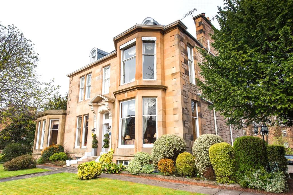 15 bedroom hotel for sale in Craigmillar Park, Newington, Edinburgh, EH16