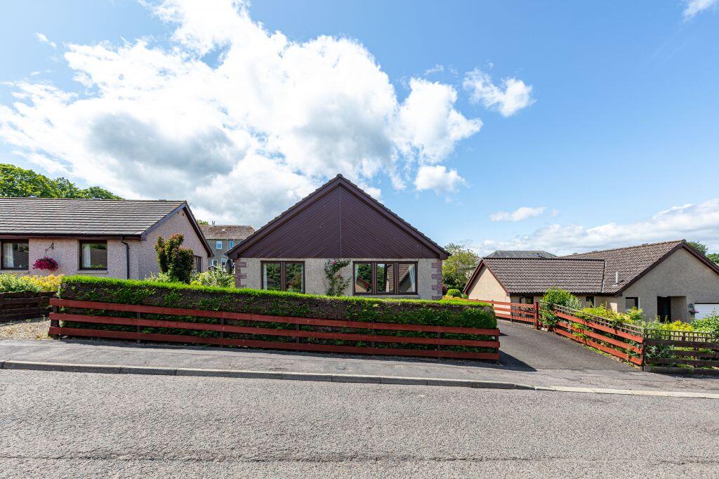 Main image of property: 16 Shawpark Crescent, Selkirk, TD7 4EX