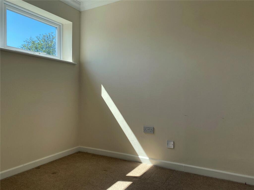 2 bedroom apartment for sale in Lower Pennington Lane, Pennington