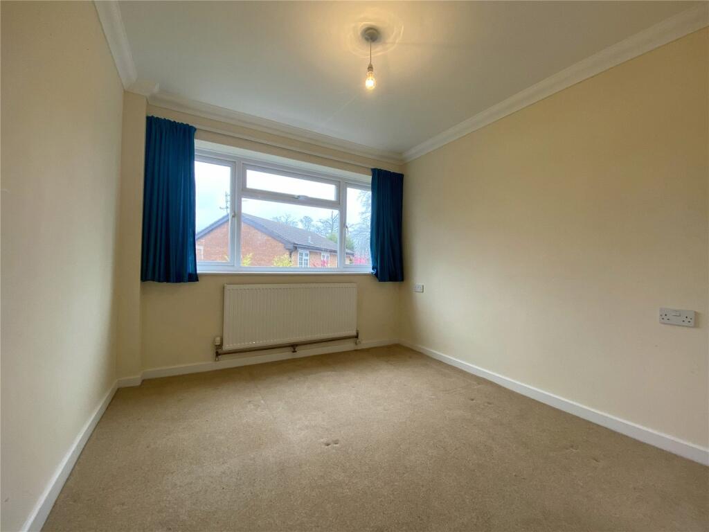 2 bedroom apartment for sale in Lower Pennington Lane, Pennington