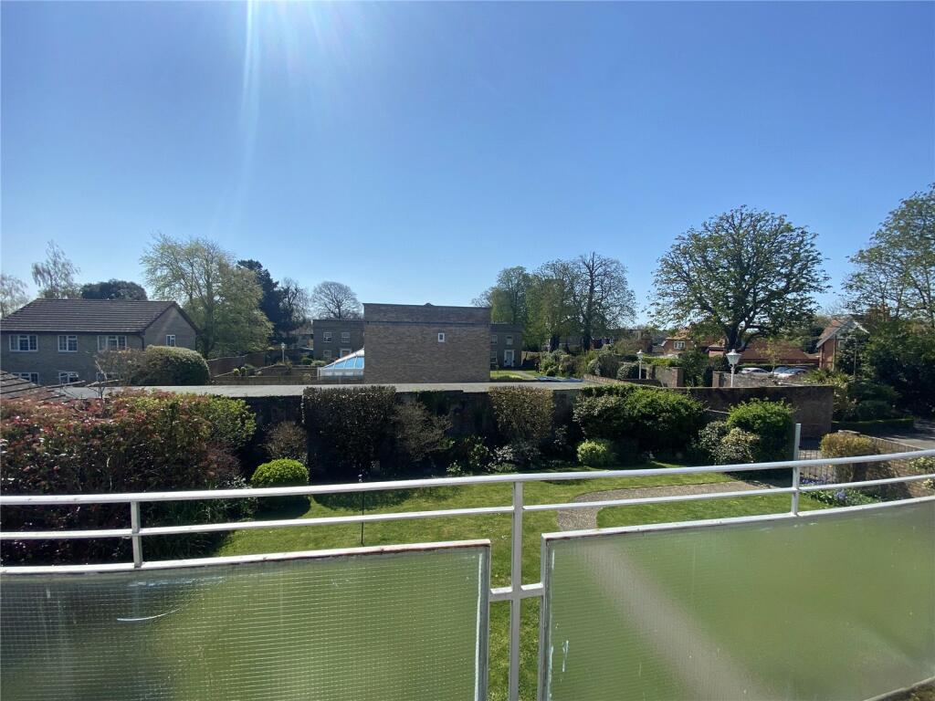 2 bedroom apartment for sale in Lower Pennington Lane, Pennington