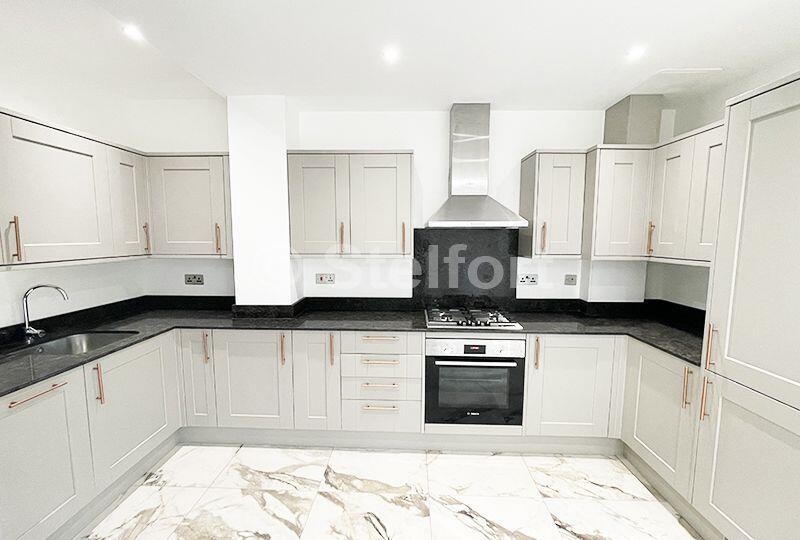 Main image of property: Squires Lane, London, N3