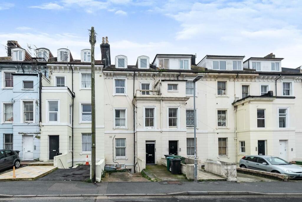 Main image of property: Flat 4, 17 Devonshire Road, Hastings, East Sussex, TN34