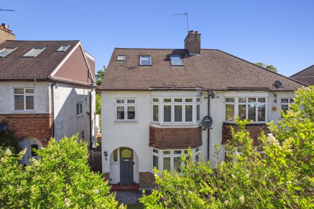 5 bedroom semidetached house for rent in Oaks Road Kenley CR8