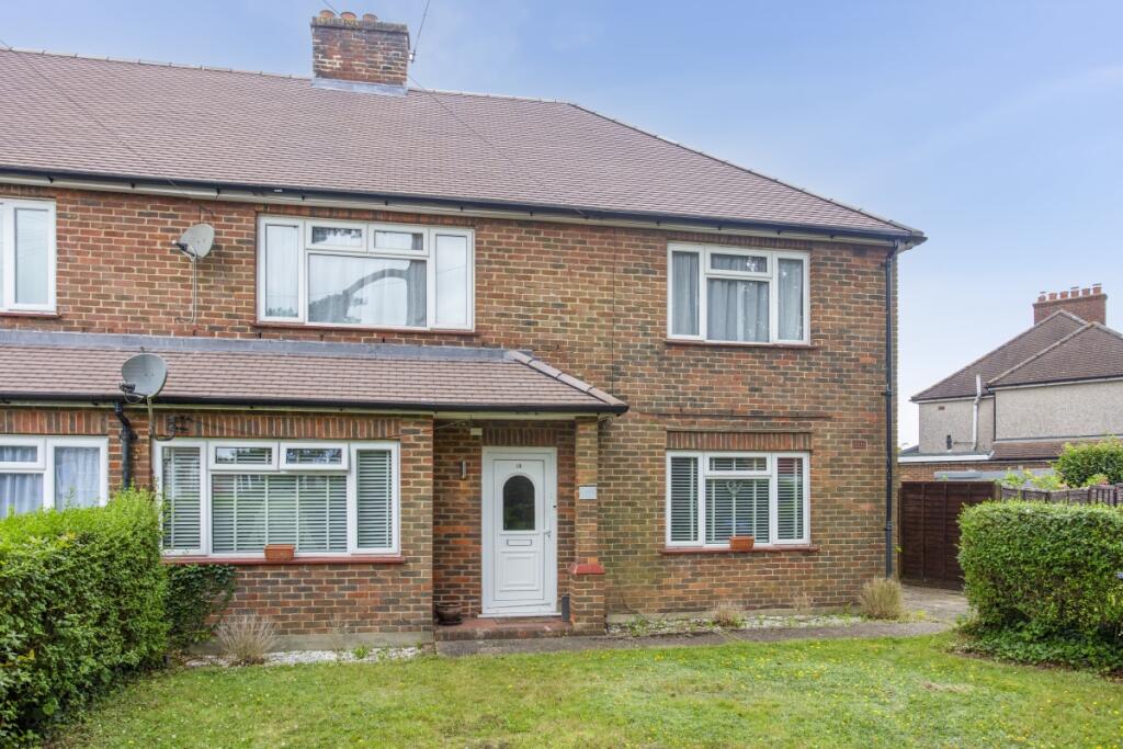 2 bedroom flat for rent in Foxon Lane Caterham CR3