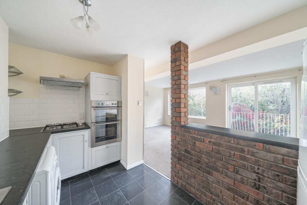 Main image of property: Warlingham CR6