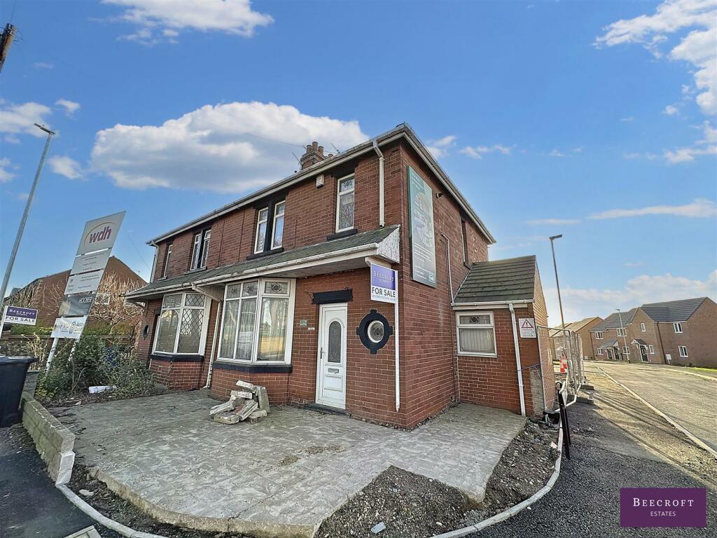 3 bedroom semidetached house for sale in Hough Lane, Wombwell