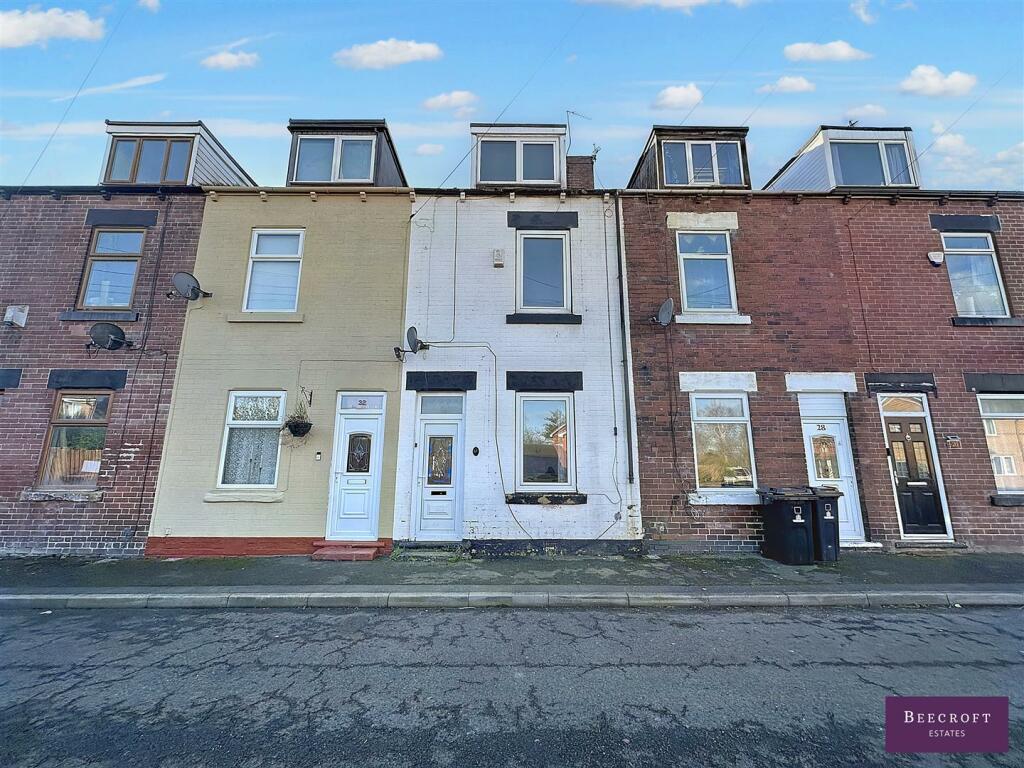 4 bedroom terraced house for sale in Edward Street, Wombwell, Barnsley, S73