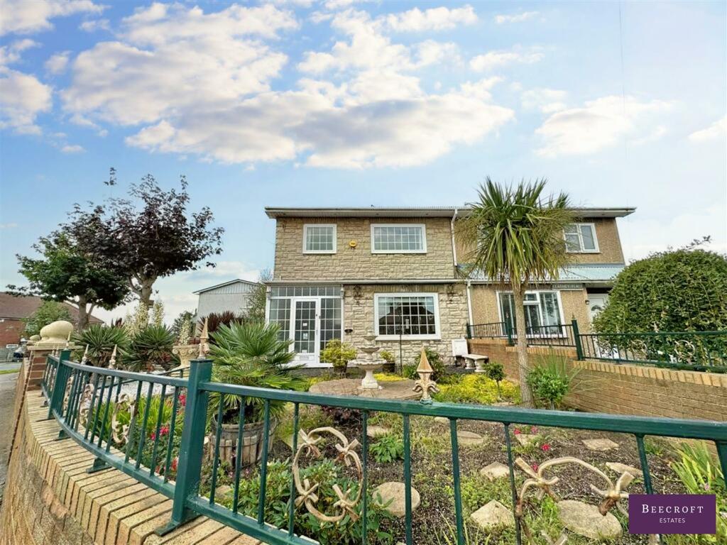 3 bedroom semidetached house for sale in Clarney Avenue, Darfield