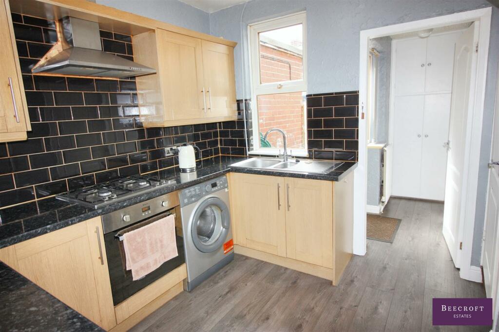 2 bedroom end of terrace house for sale in Fitzwilliam Street, Hoyland