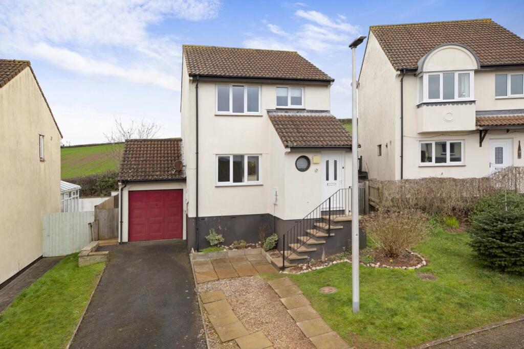 3 bedroom detached house for rent in Hillside Close, Teignmouth. TQ14