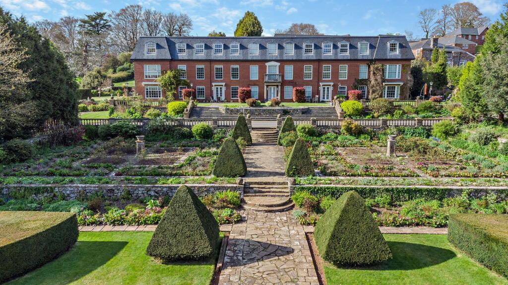 Main image of property: 4 Lindridge Park, Lindridge, TQ14