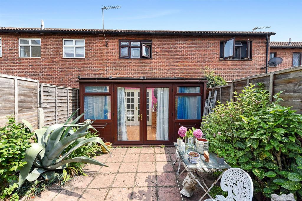 2 bedroom terraced house for sale in Corfield Street, Bethnal Green