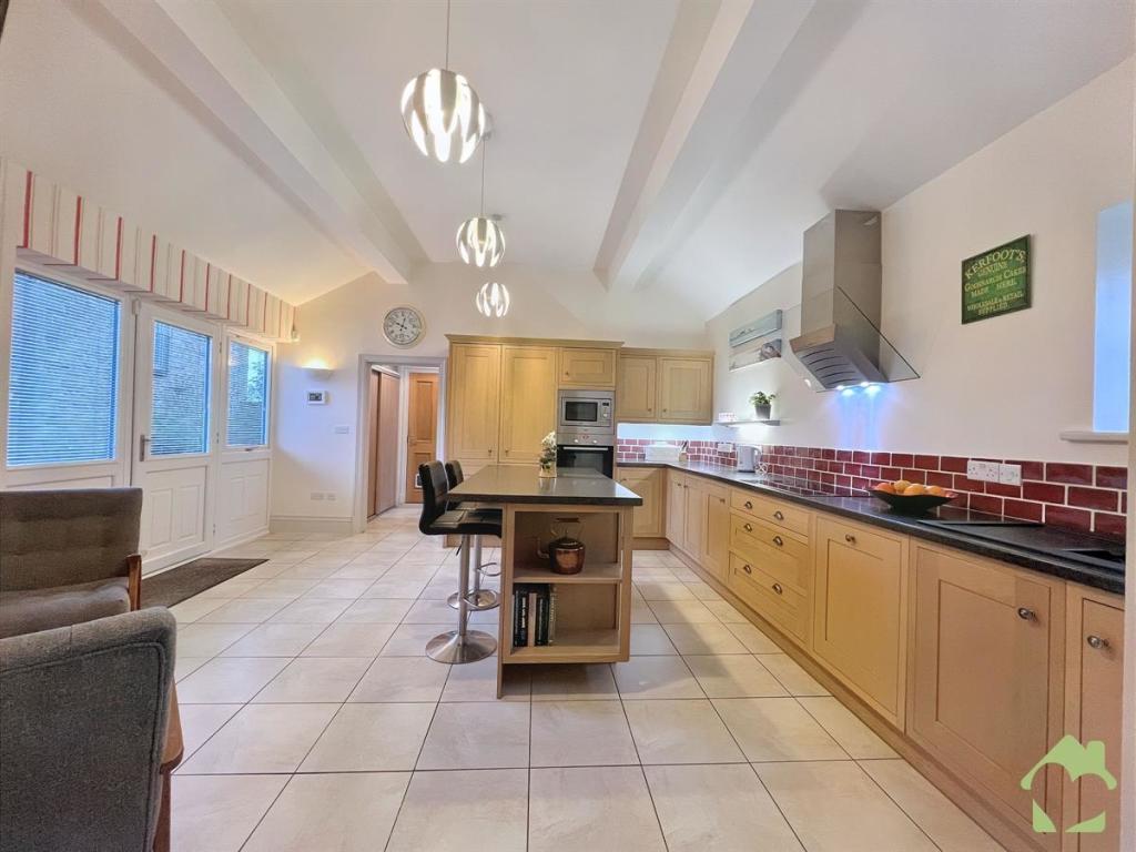 3 bedroom detached house for sale in Roe Barns, Catterall Lane