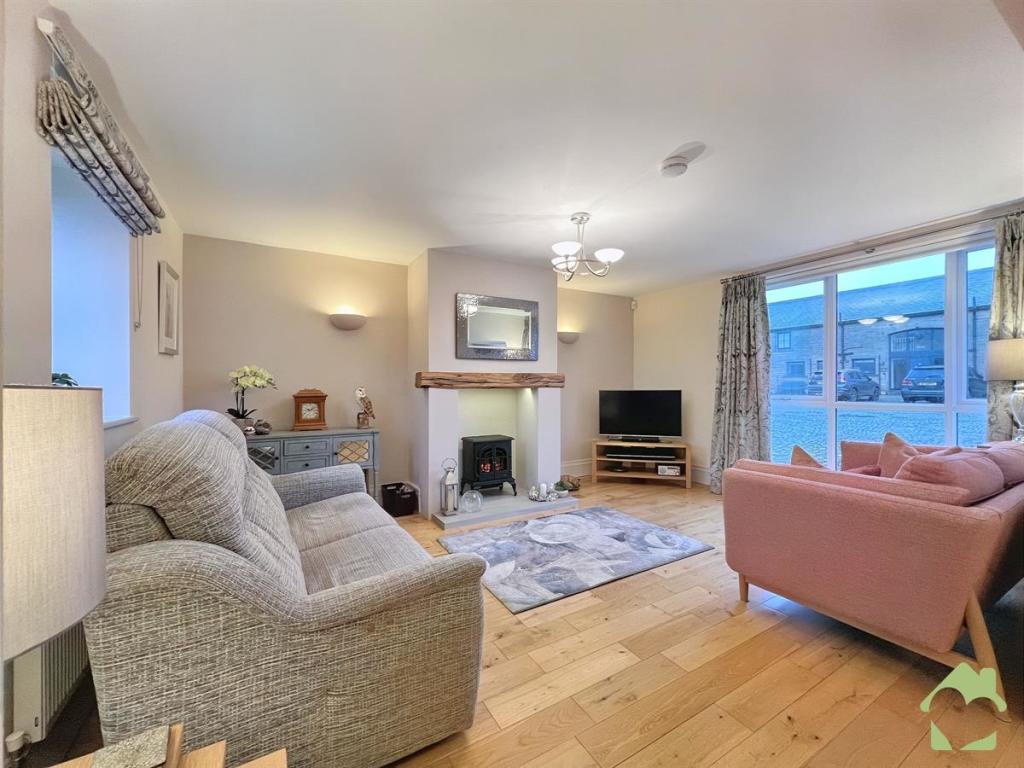 3 bedroom detached house for sale in Roe Barns, Catterall Lane