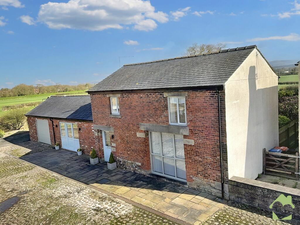 3 bedroom detached house for sale in Roe Barns, Catterall Lane