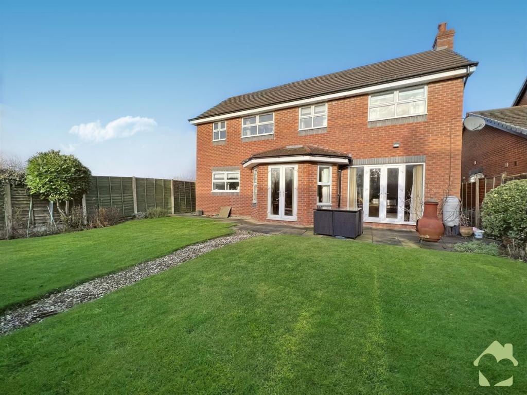5 bedroom detached house for sale in Parkers Fold, Catterall, Preston, PR3