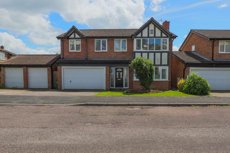 4 bedroom detached house for sale in Well Close, Long Ashton , BS41