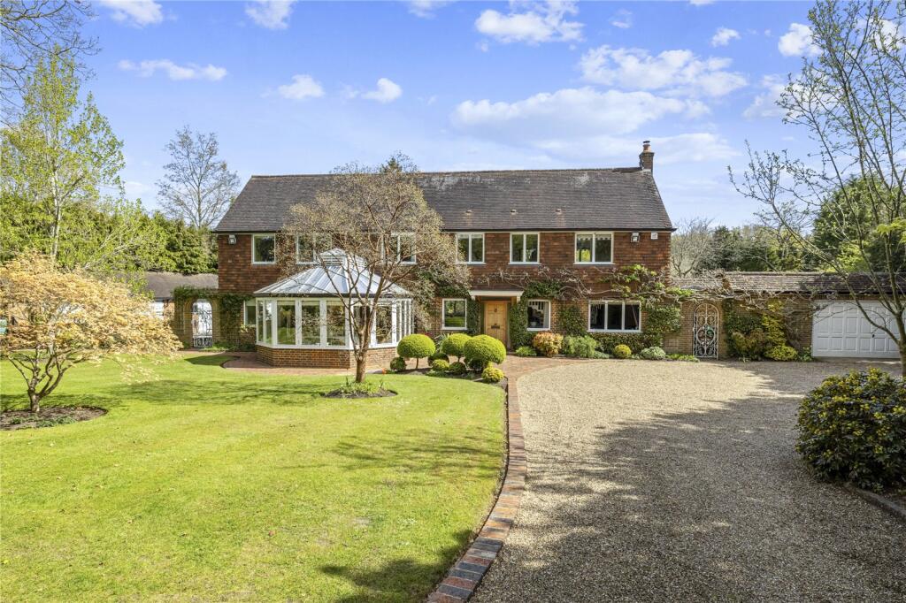5 bedroom detached house for rent in Princes Drive, Oxshott