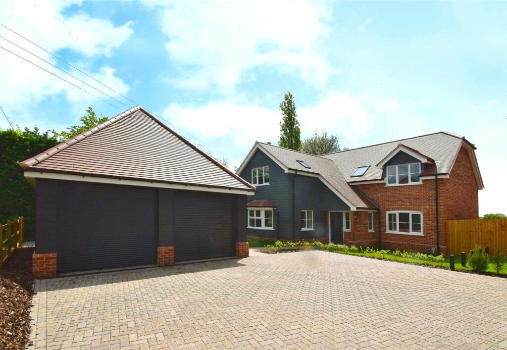 4 bedroom detached house for sale in Field View, Preston St. Mary