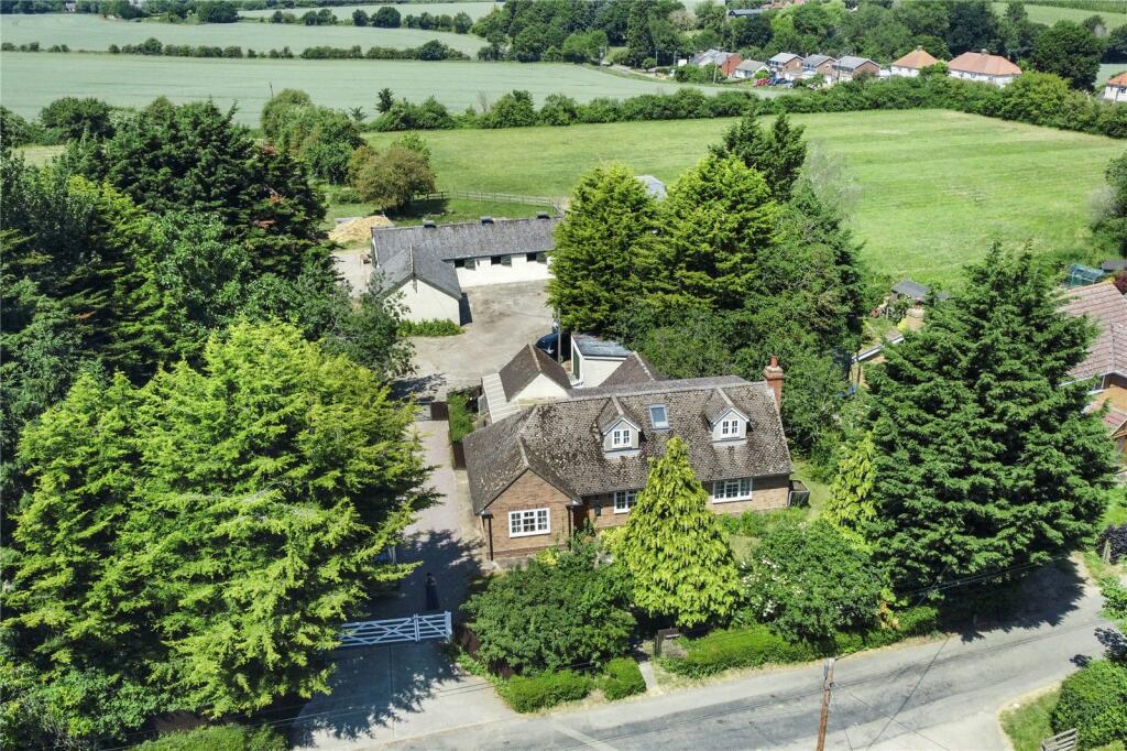 3 bedroom detached house for sale in High Street Green, Sible Hedingham