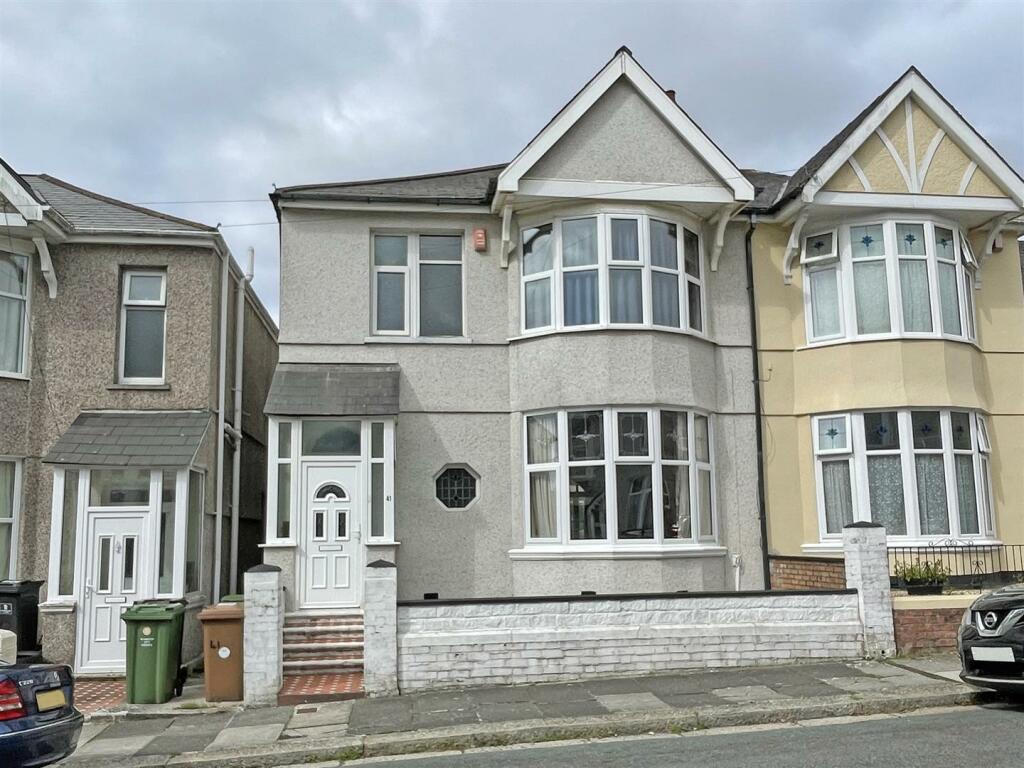 3 bedroom semidetached house for sale in Beechcroft Road, Beacon Park