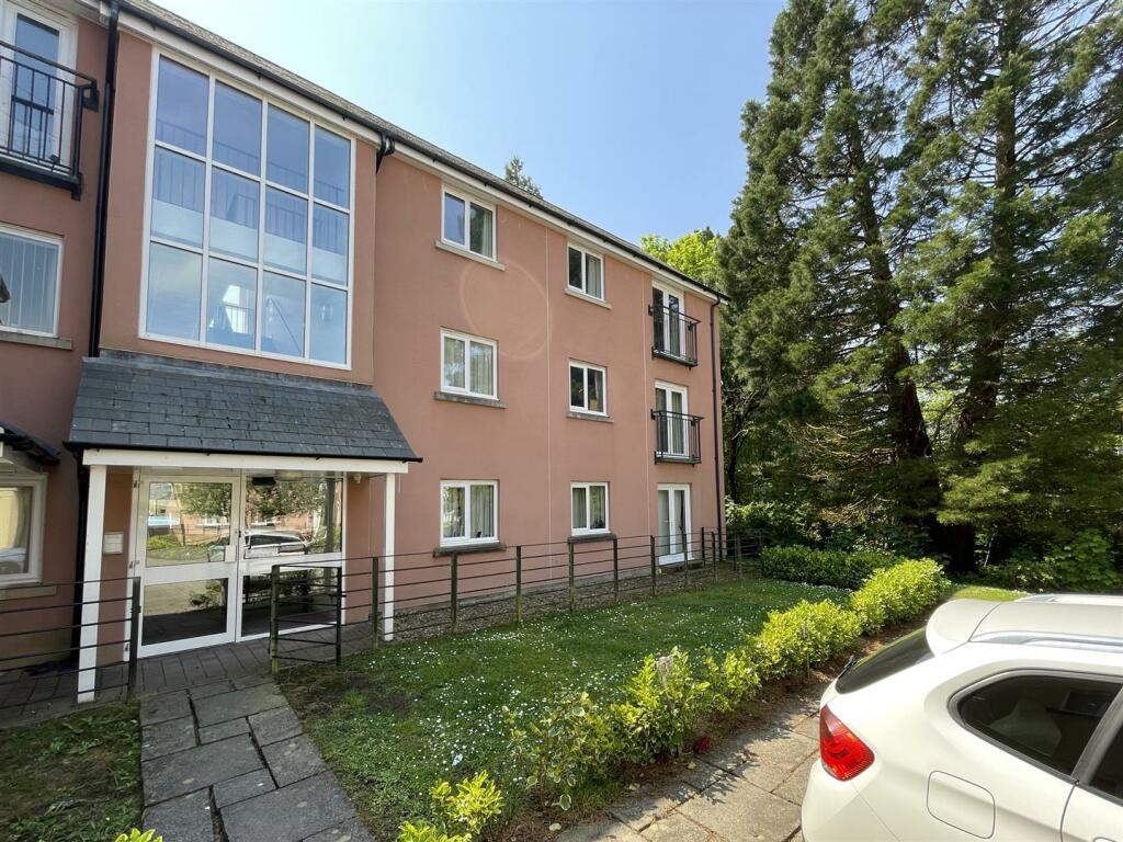 2 bedroom flat for sale in Tovey Crescent, Manadon Park, Plymouth, PL5