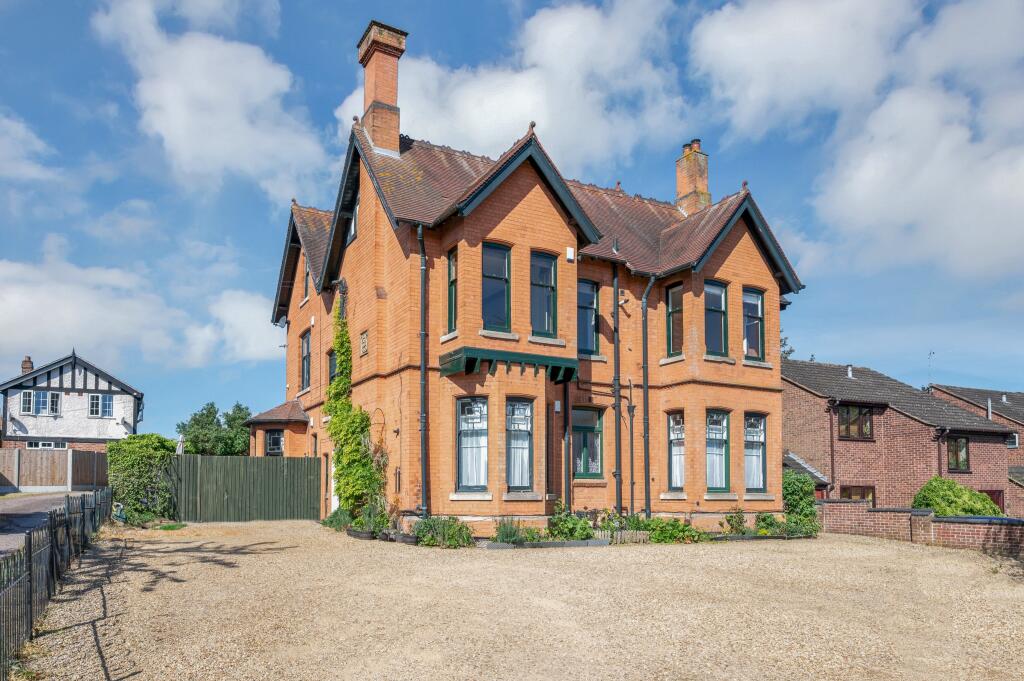 Main image of property: Stunning 4 Bed Duplex Apartment