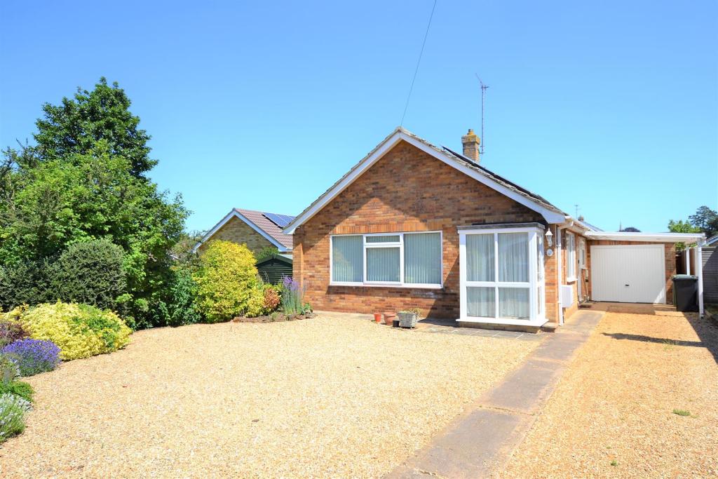 2 bedroom detached bungalow for sale in Goose Green Road, PE31