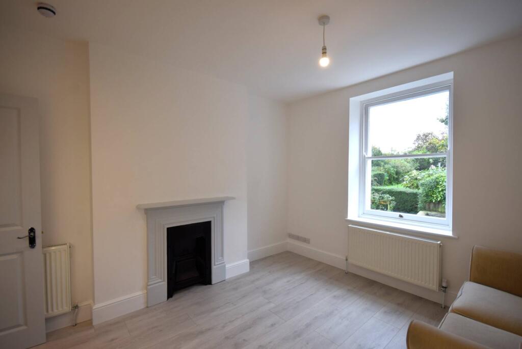 Main image of property: 35 High Street, Bideford