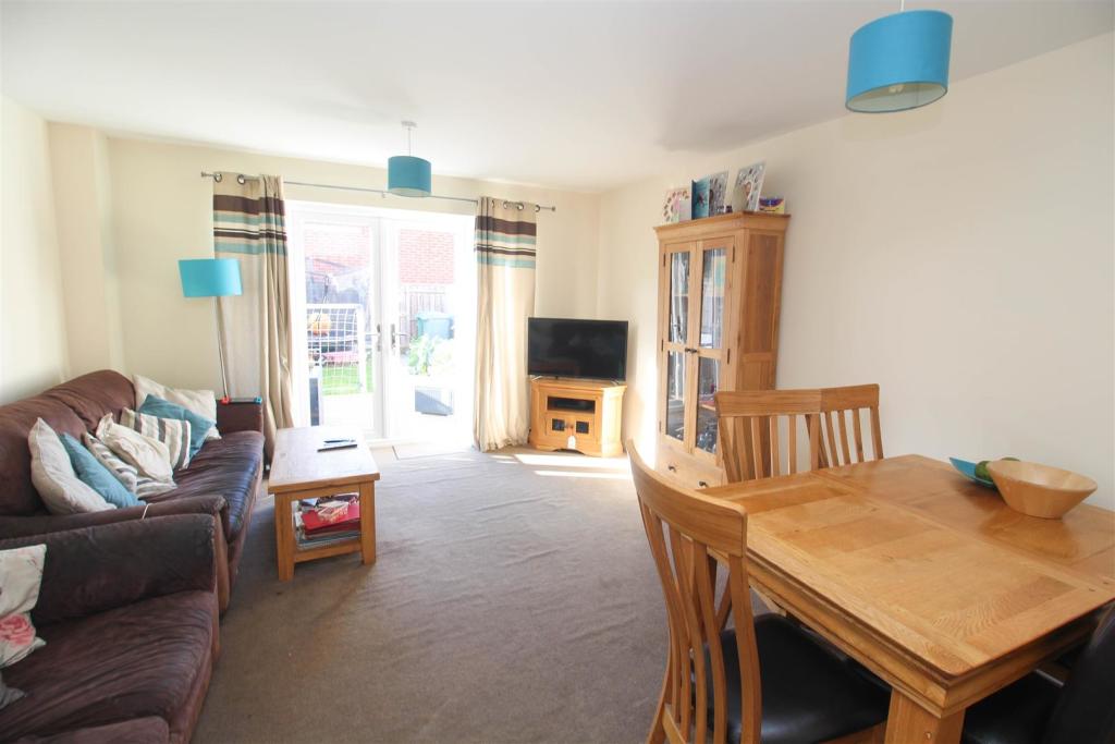 3 bedroom town house for sale in Roxburgh Close, Seaton Delaval