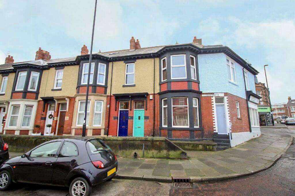 2 bedroom flat for sale in Eskdale Terrace, Cullercoats, NE30