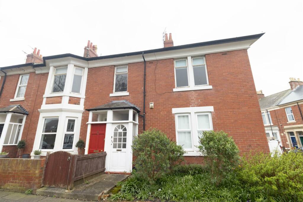 2 bedroom flat for sale in Washington Terrace, North Shields, NE30