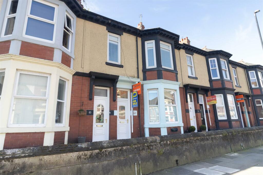 2 bedroom ground floor flat for sale in Eskdale Terrace, Cullercoats, NE30