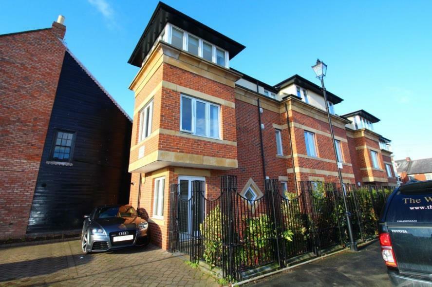 2 bedroom ground floor flat for rent in Rington Court, Hotspur Street