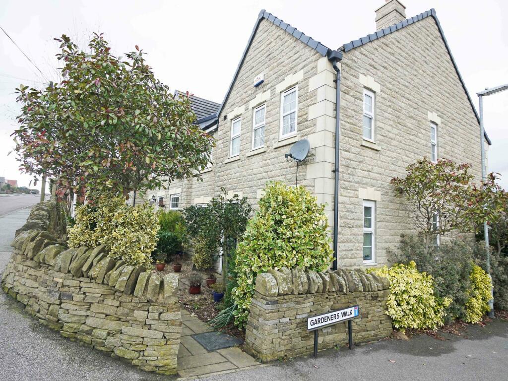 Main image of property: 46 , Cumberworth Road, Skelmanthorpe, Huddersfield, West Yorkshire,    HD8 9AP