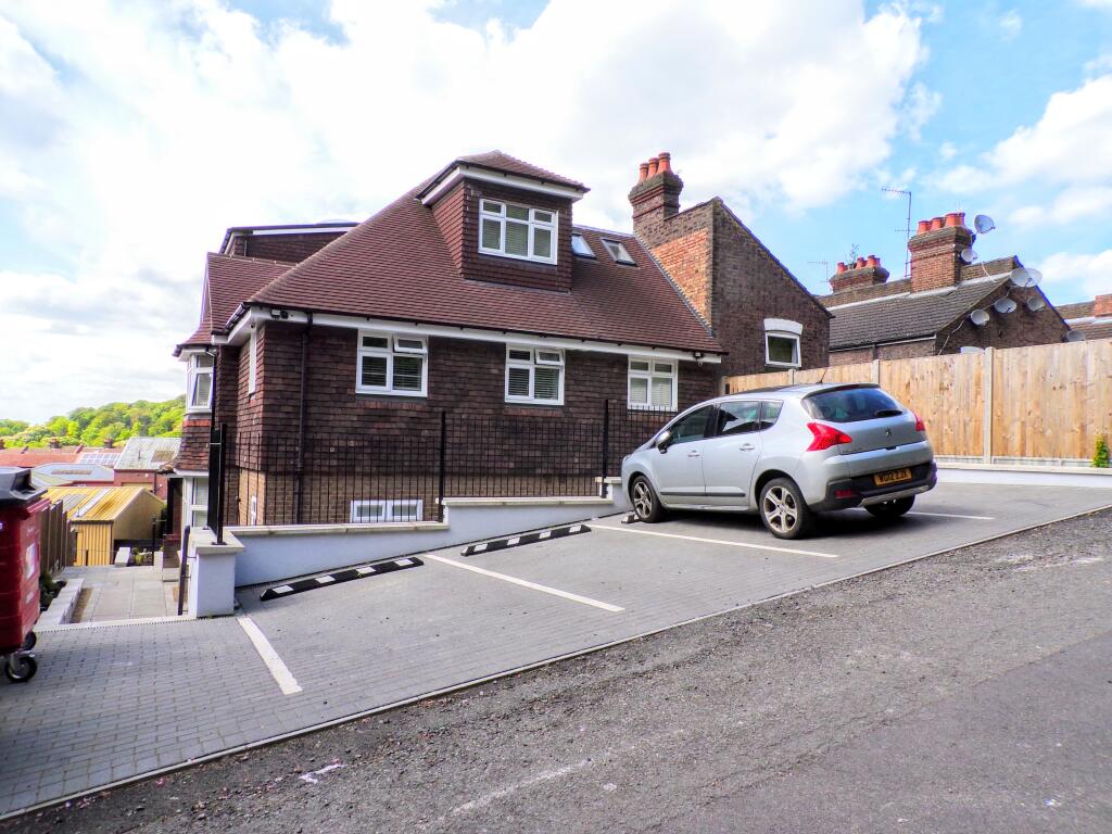 Main image of property: Hitchin Road, LU2 0EU