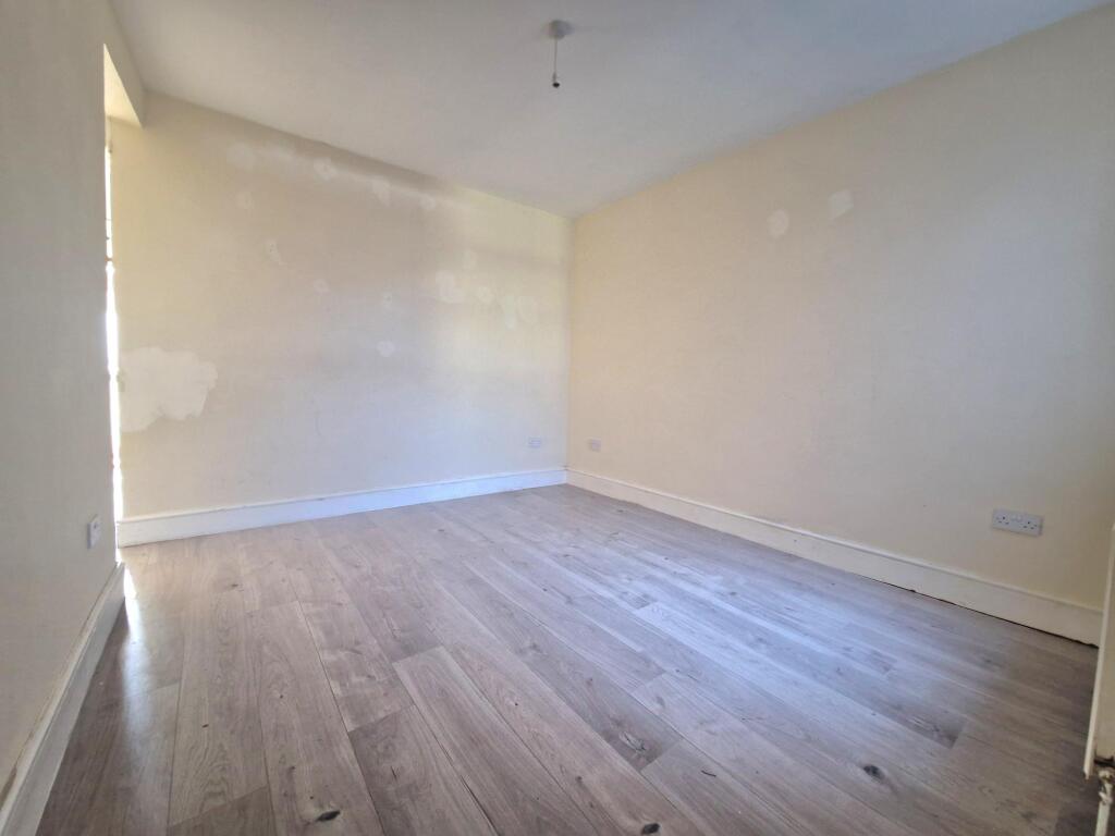 Main image of property: Vernon Road, Luton, LU1 1NY