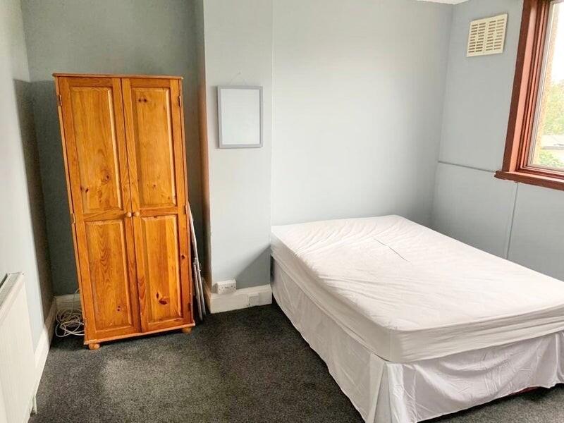 Main image of property: Room, Toddington Road, Luton